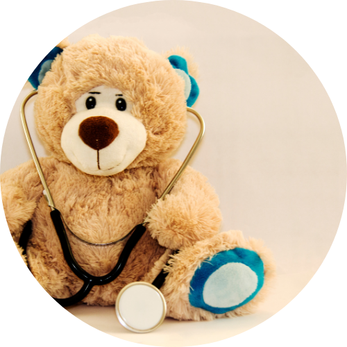 聴診器をつけたクマのぬいぐるみ 画像