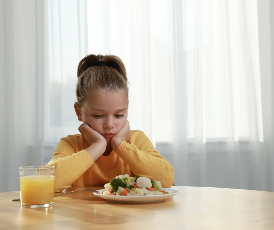 猫背は内臓を圧迫します。