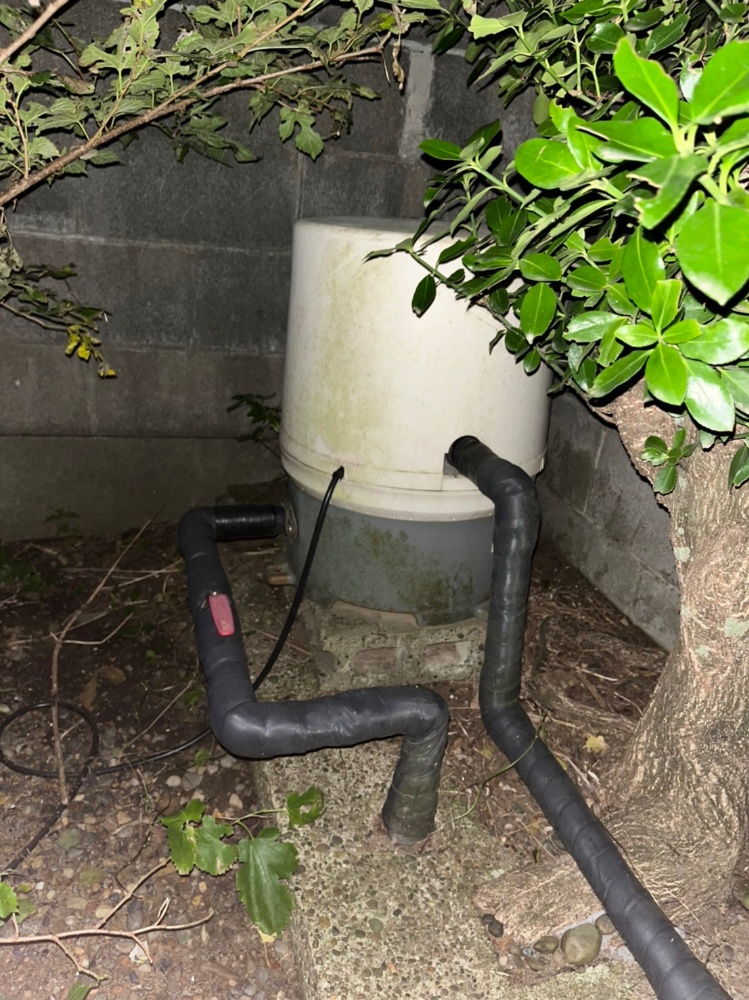 キッチンの蛇口から水漏れしている様子|パッキン交換や蛇口本体の修理事例