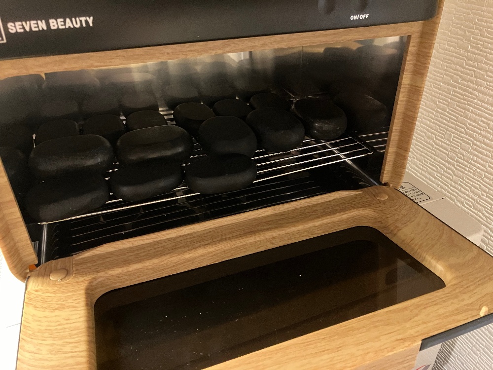 紫外線滅菌しているホットストーン