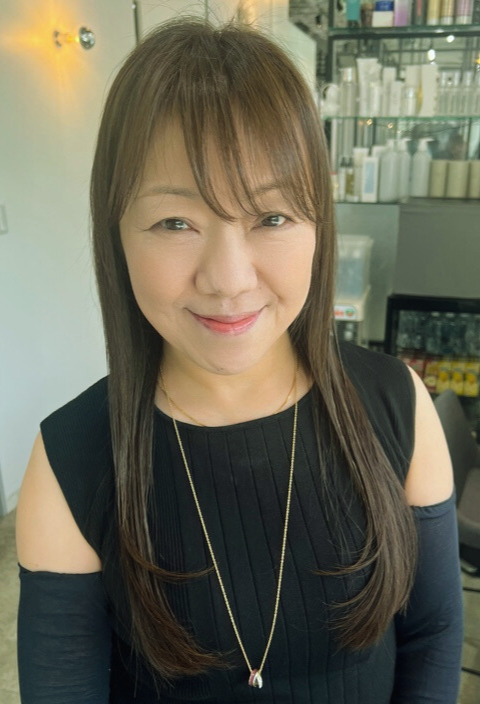 コンサートで演奏中の講師