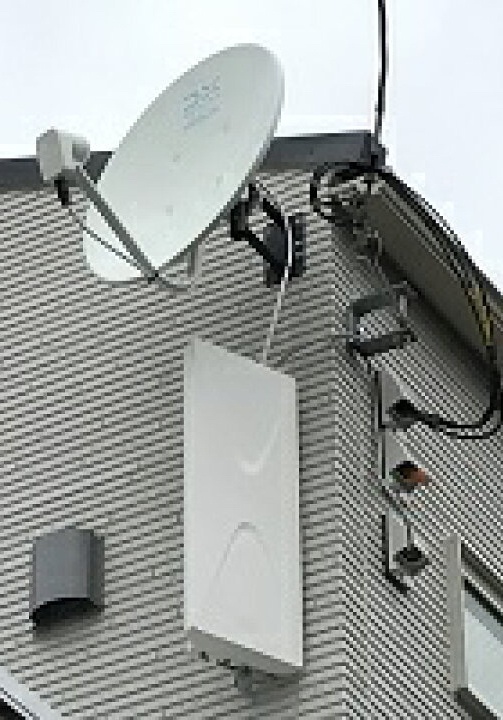 アンテナ取り付けや配線のルート変更