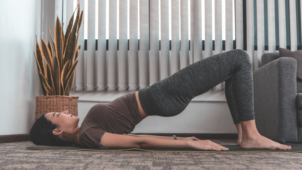 橋のポーズをしている姿