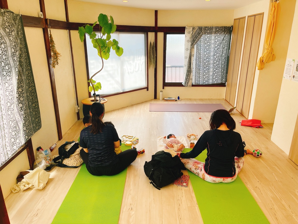 RingaYoga(リンガヨガ)の子連れヨガクラスの様子