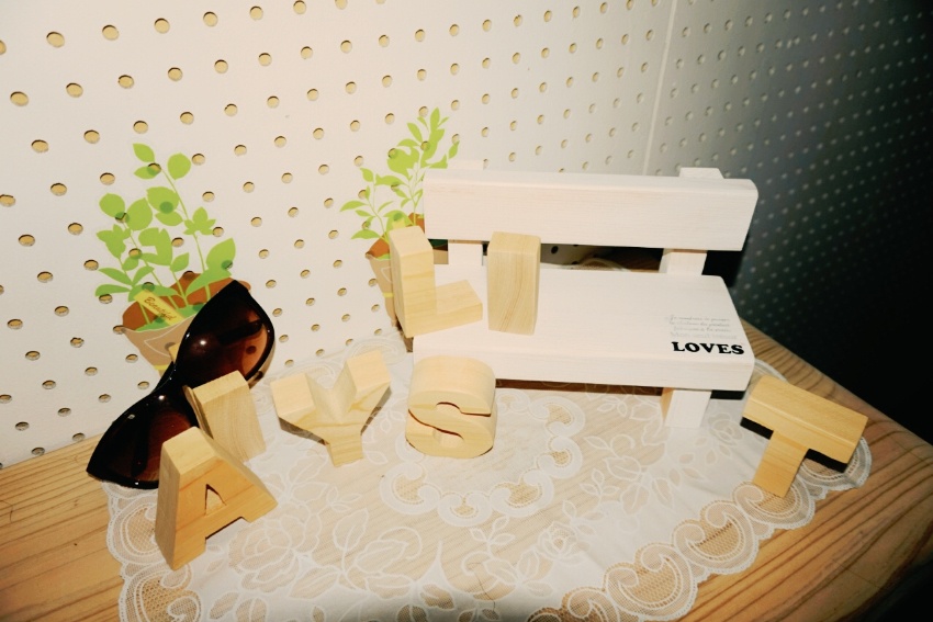 STUDIO LOVES