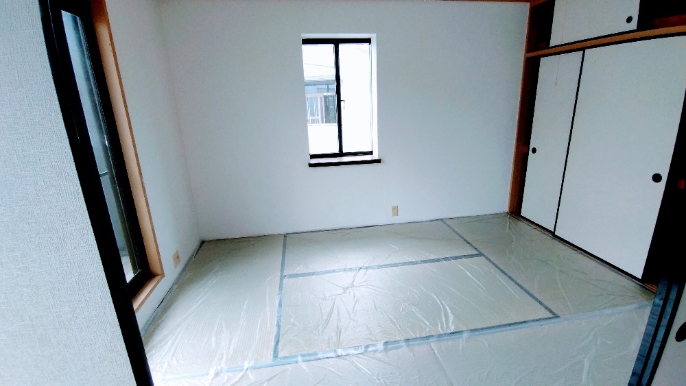 2LDKアパート原状回復工事で全室壁紙張替え、クッションフロア張替え、畳表替え完成しました。