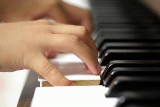 仙台市内在住、演奏や伴奏、ピアノレッスンを行うピアニスト　松下麻奈美のHPです。