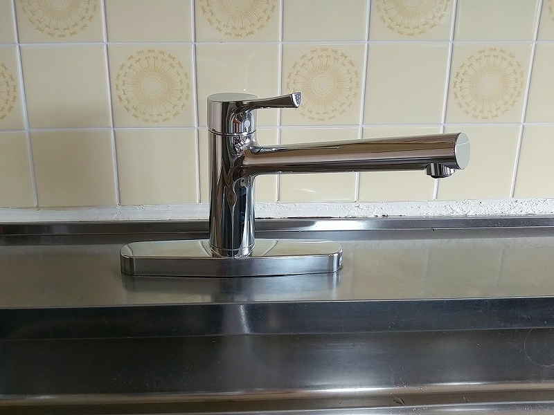 キッチン水栓（台付きツーホール）取替