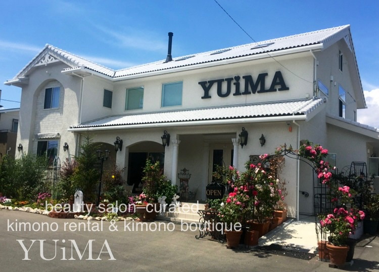 インスタ映え浴衣レンタル浴衣着付けヘアセットが人気のYUiMA（ユイマ）の白い外観の店舗正面画像