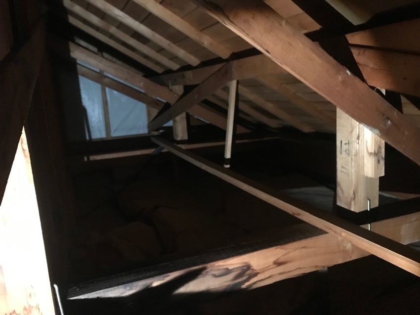 天井の下がり修理　天井裏調査