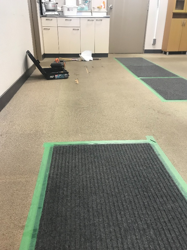 仙台での原状回復　床　絨毯からタイルカーペットの変更工事