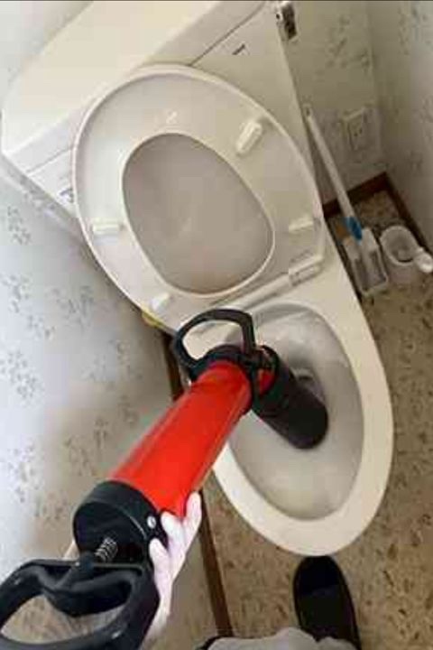 東京都千代田区｜トイレつまりの解消作業風景（ローポンプ作業）