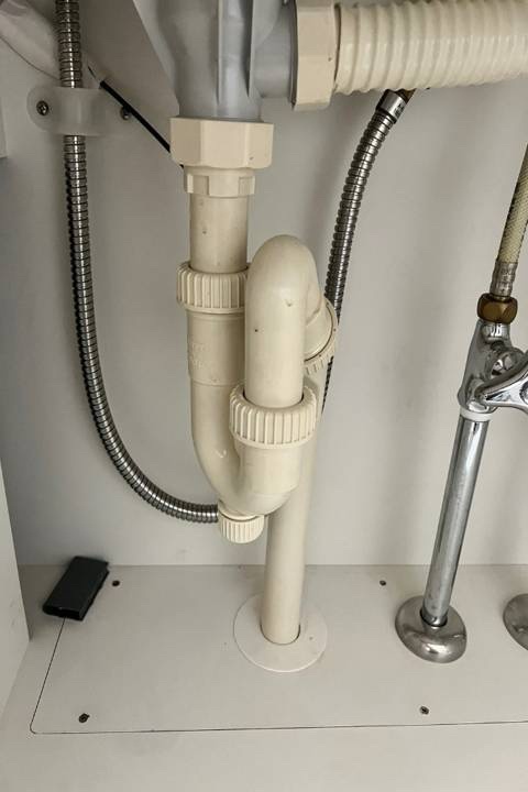 茨城県つくば市にて洗面台下の水漏れ修理（排水トラップのパッキン交換）