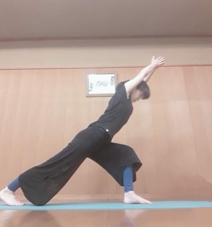 ヨガ土曜日　shiiii-yogaスタジオ　　　14:00クラス