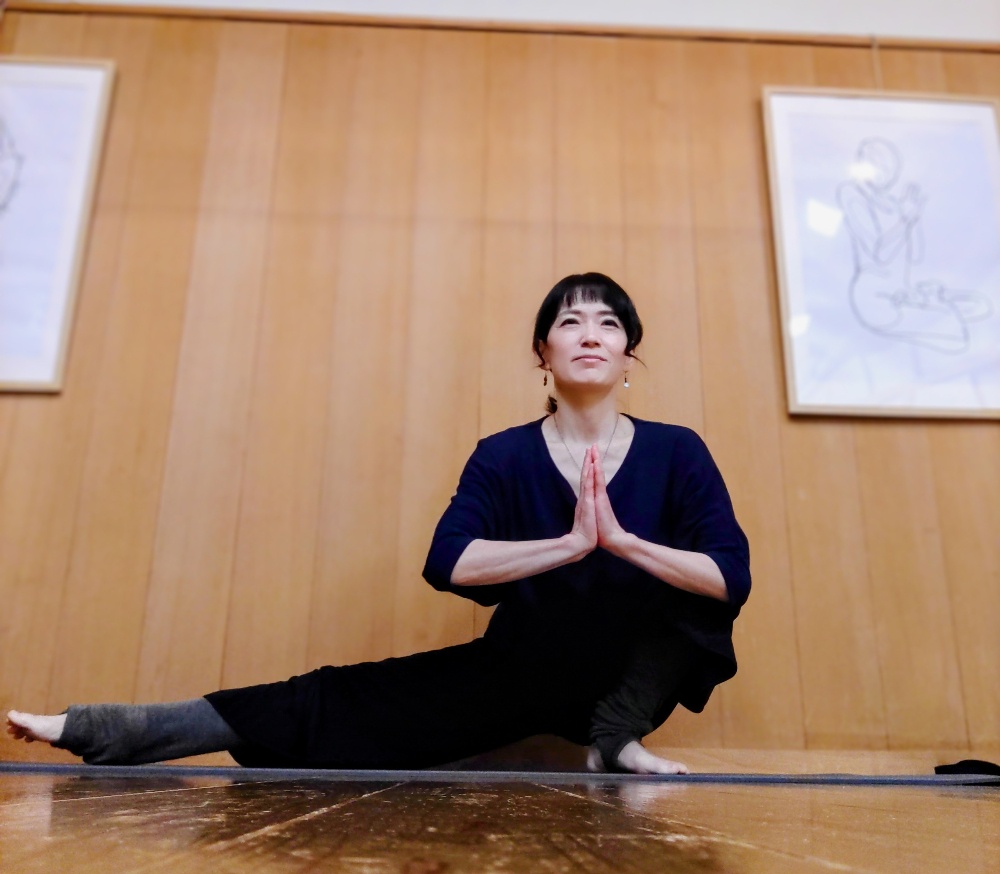 ヨガ土曜日shiiii-yogaスタジオ　19:00クラス（レベル1）