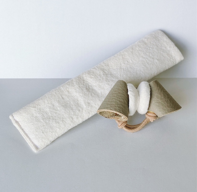 肩耐えで使える髪ゴム　katatail、ワンタッチカフス　（アイボリー）