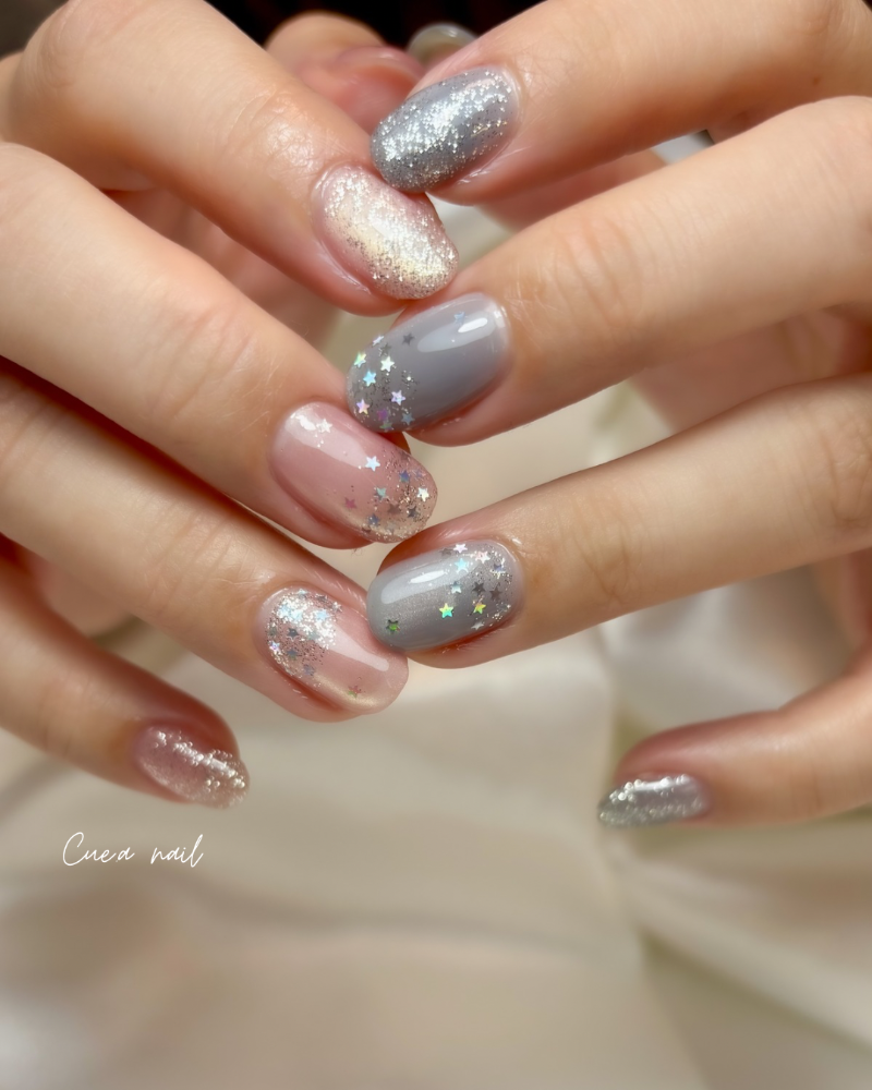 【伊勢市ネイルサロン】
爪を痛めないフィルイン施術   
やりたいをつめこむシンプルキラキラネイル✧︎
キュアネイル《Cue.a Nail》