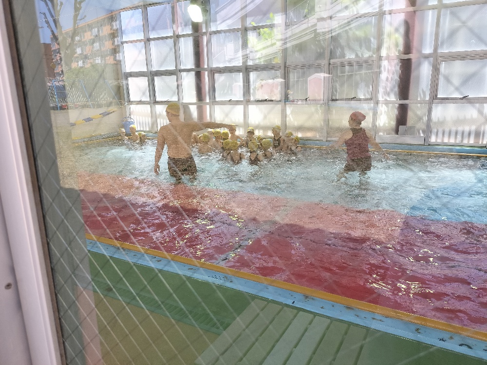 水泳　プール　東京多摩幼稚園