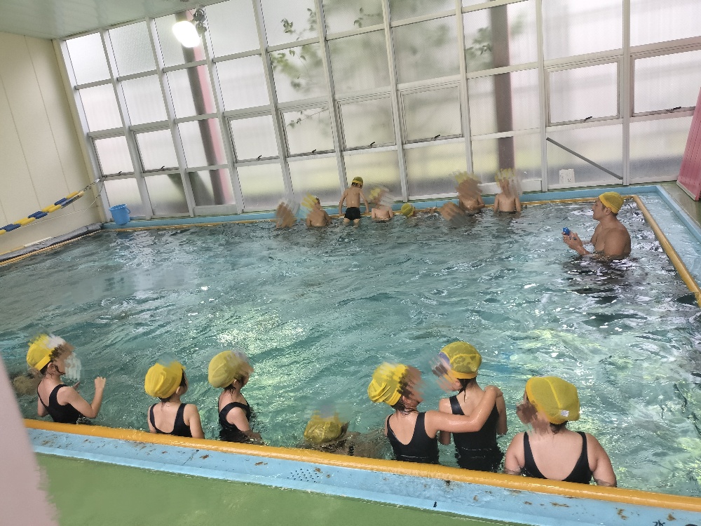 東京多摩幼稚園　お誕生日会　行事　水泳　プール
