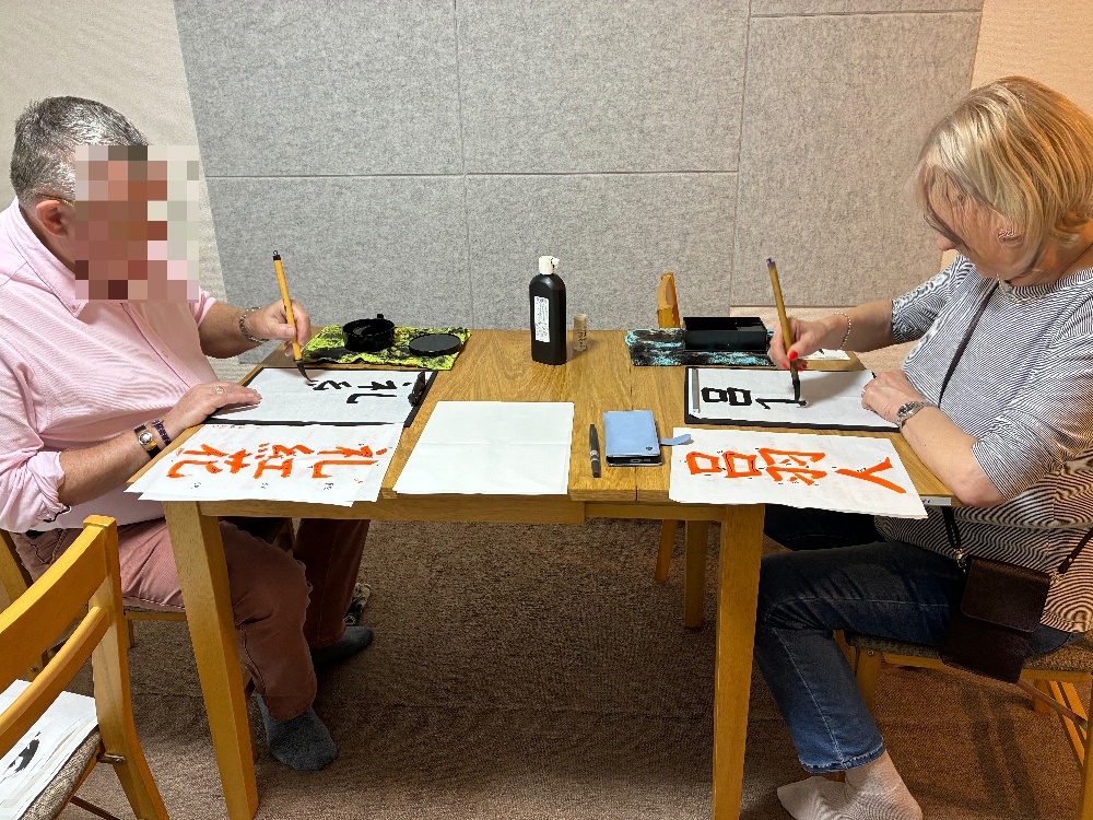 Japanese culture & calligraphy foreigners in nakano shinjuku 外国人　書道