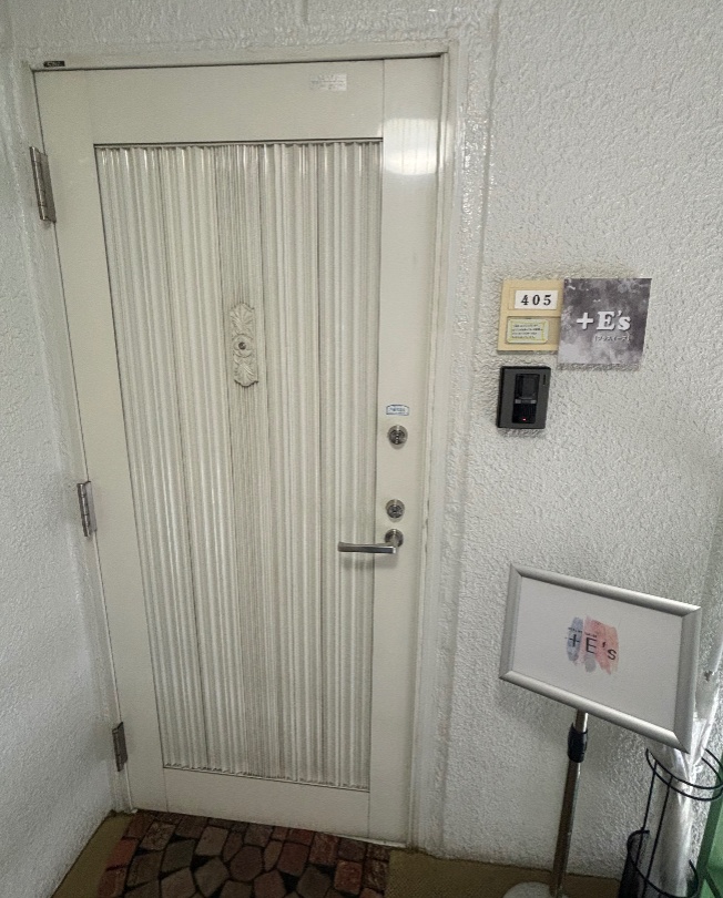 ビルの1室になります。