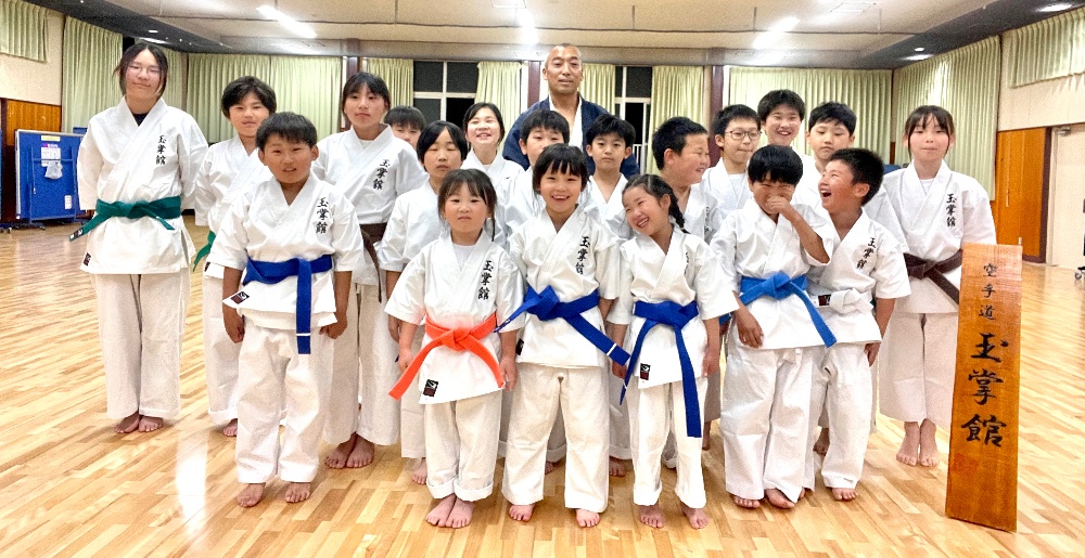空手 紀の川市 岩出市 かつらぎ町 和歌山市北部で明るく稽古。礼儀作法 負けない精神。